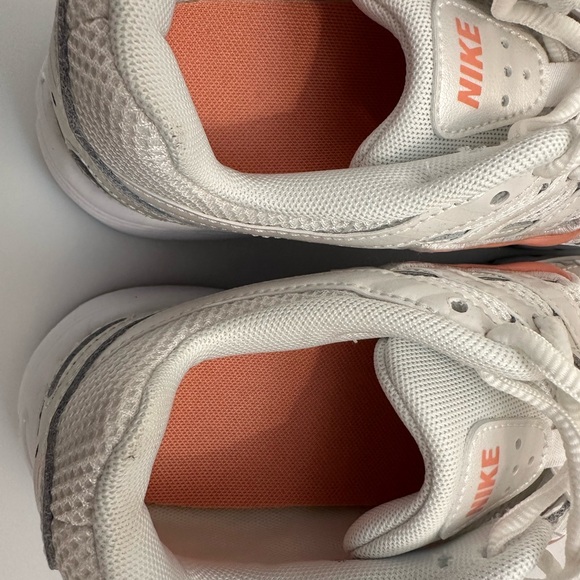 Nike White and Orange Sneakers Y5 (women’s 6.5/7) NWOT - Picture 6 of 7
